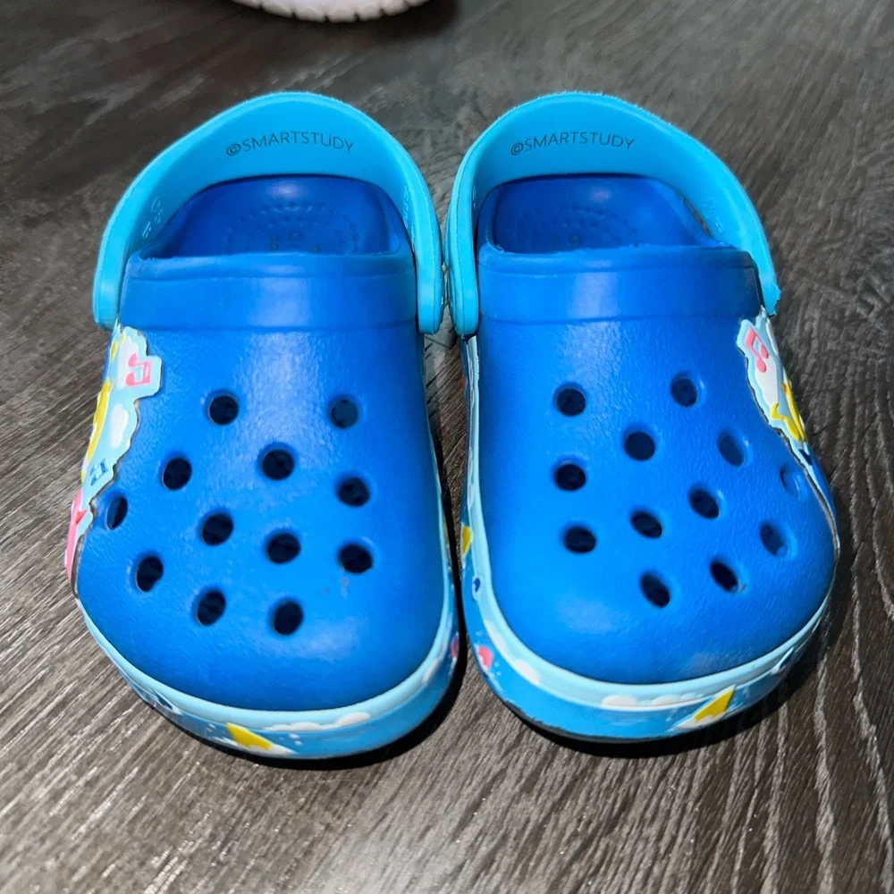 CROCS Kids Blue Shark Clog Sandals with Musical Baby Shark Accents
